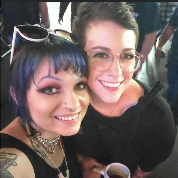 Meet your Posher, Hannah - Picture 2 of 11